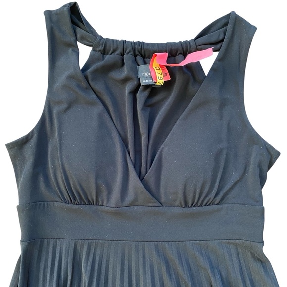 Max & Cleo Black Pleated Sleeveless V-Neck Mini Cocktail Party Dress Size 2 - Picture 4 of 10